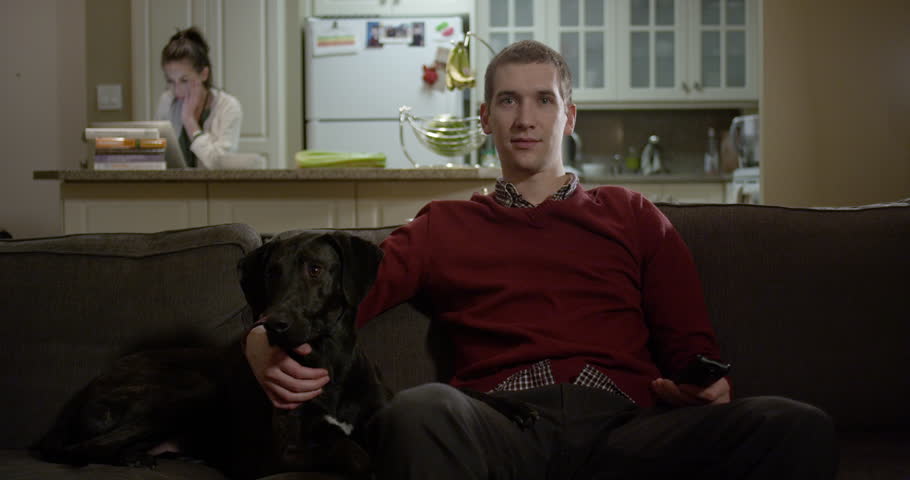 4k00 13man And His Dog Sitting On The Couch Watching Tv And
