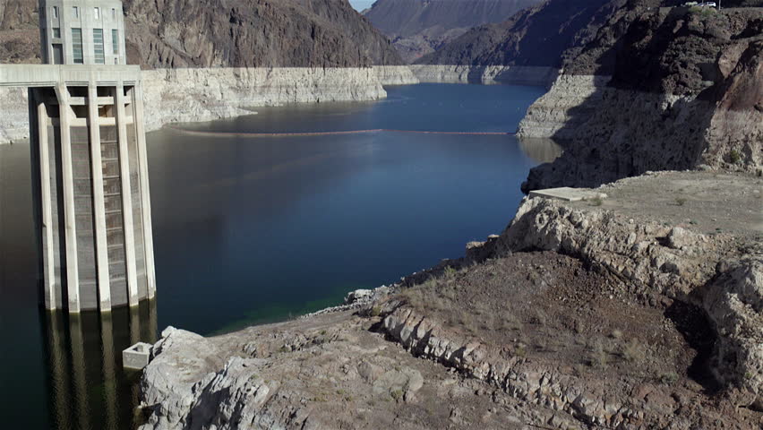 The Famous Grand Coulee Hydroelectric Dam With Spillway In Full Flow ...