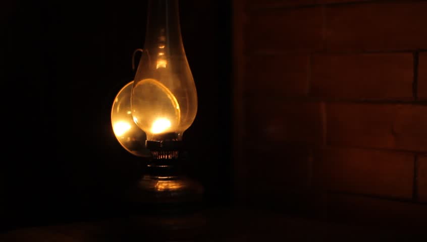 Горючее в лампе. Лампа на горючем референс. Oldschool Gas Lamp. Кадр с лампой. Лампа ГАЗ при контакте с водой.